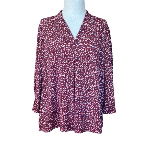 Weekend Susan Betro Large Floral Ditzy Print Bell Sleeve Vneck Shirt Feminine - Picture 2 of 11